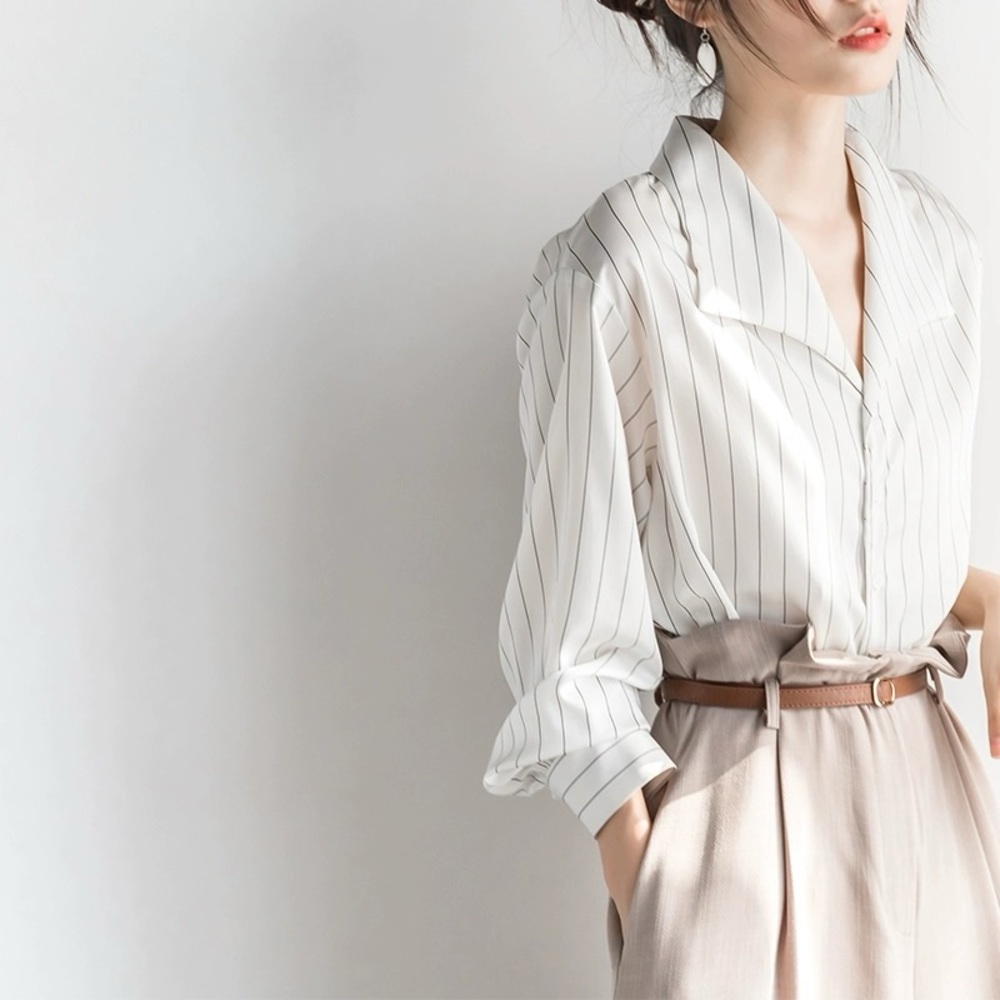 BRAND NEW Korean Style Women’s Oversized Silk Lined Blouse, Size S